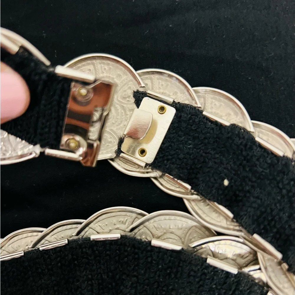 Vintage Silver Dollar Stretch Cinch Belt – Western Glam Statement Accessory